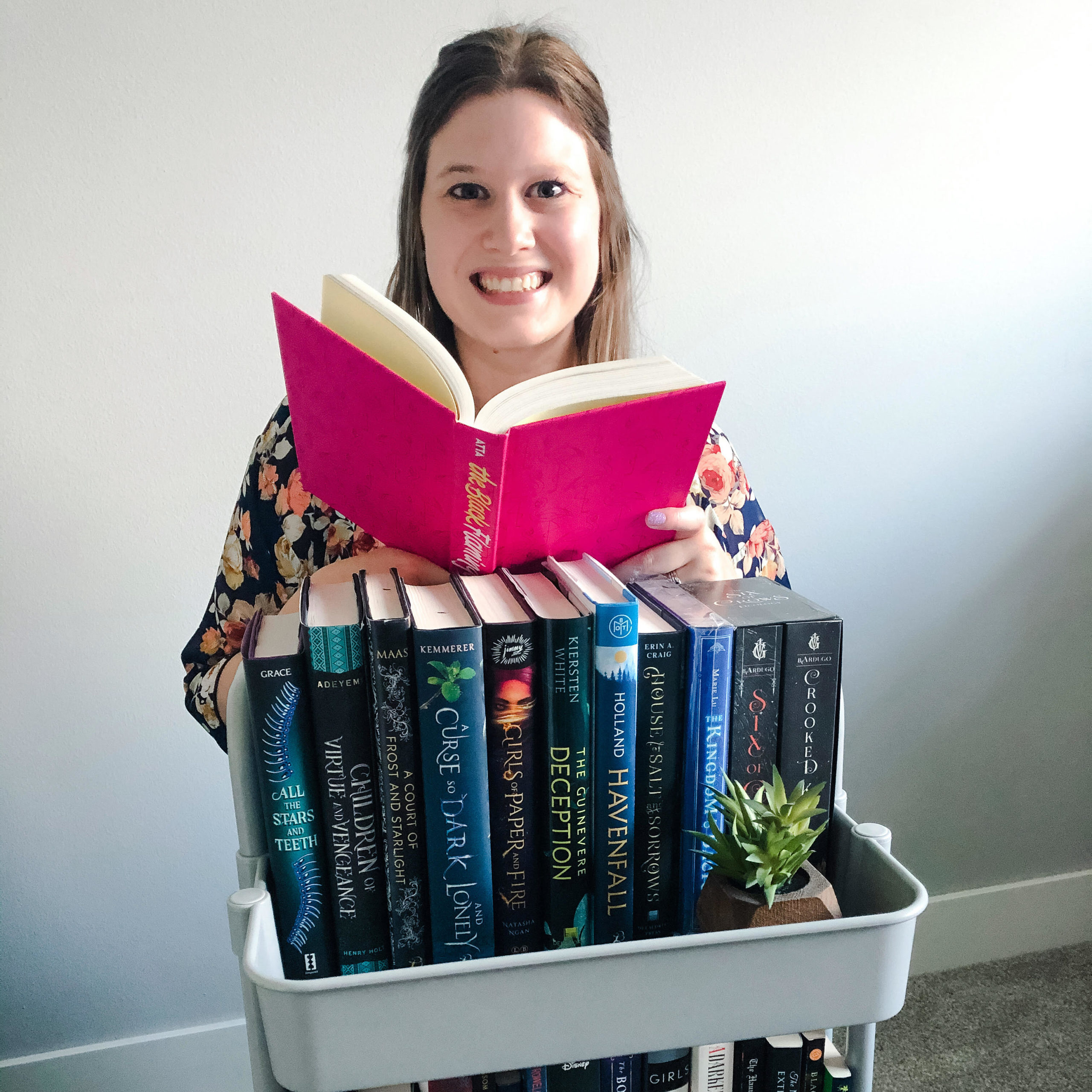 Meet the bookstagrammer Allie (alliemikennareads) Allie Mikenna